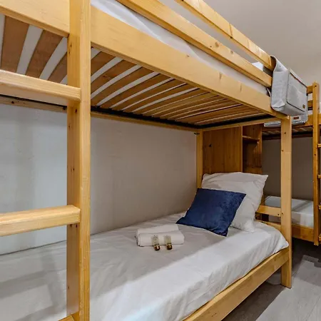 Apartament Contemporary 3br-2ba - Perfect For 8, Center - Le Serac *