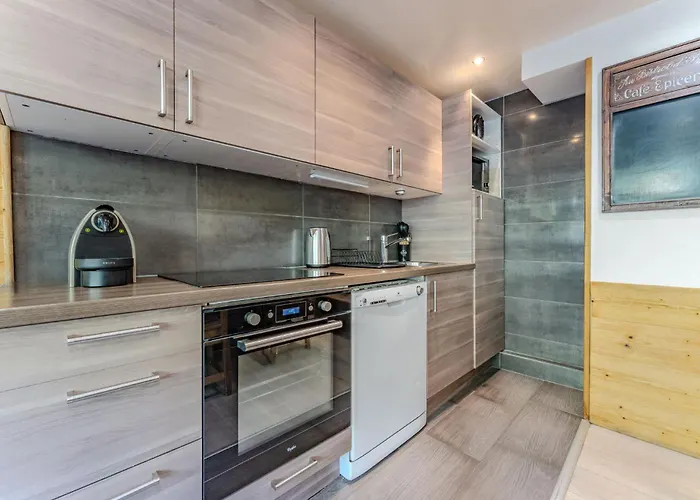 Contemporary 3br-2ba - Perfect For 8, Center - Le Serac Apartamento